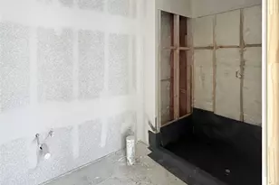 10418 Brinwood Dr, Houston, TX 77043 - Photo 15