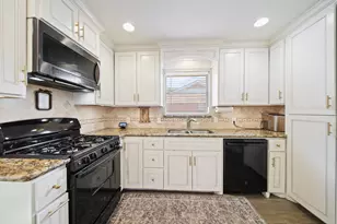 5919 Lattimer Dr, Houston, TX 77035 - Photo 13