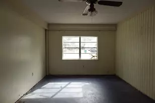 203 N Forest Dr, Willis, TX 77378 - Photo 9