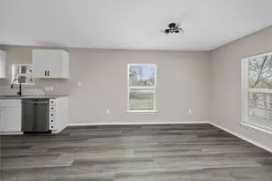 1360 Essex St, San Antonio, TX 78210 - Photo 7