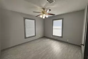 301 19th Ave N, Texas City, TX 77590 - Photo 11