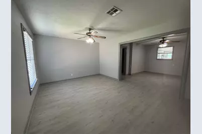 301 19th Avenue N, Texas City, TX 77590 - Photo 3