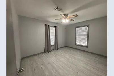 301 19th Avenue N, Texas City, TX 77590 - Photo 13