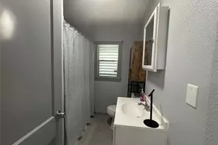 301 19th Ave N, Texas City, TX 77590 - Photo 9