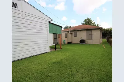 301 19th Avenue N, Texas City, TX 77590 - Photo 17