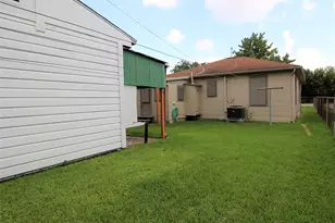 301 19th Ave N, Texas City, TX 77590 - Photo 17