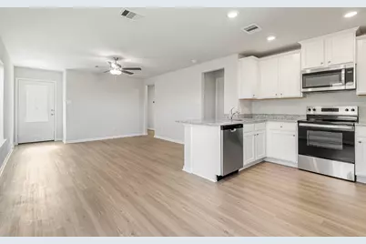 8208 Sunberry Shadow Drive, Houston, TX 77016 - Photo 3