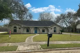 113 Flag Dr E, Lake Jackson, TX 77566 - Photo 27