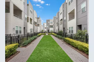 2727 Clinton Drive, Houston, TX 77020 - Photo 3