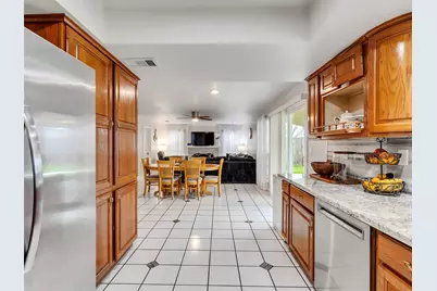 10027 Glenkirk Drive, Houston, TX 77089 - Photo 11