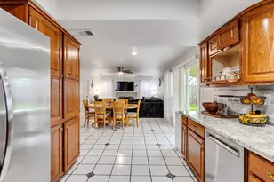 10027 Glenkirk Dr, Houston, TX 77089 - Photo 11