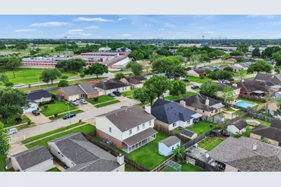 10027 Glenkirk Drive, Houston, TX 77089 - Photo 35