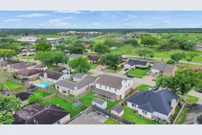 10027 Glenkirk Drive, Houston, TX 77089 - Photo 33