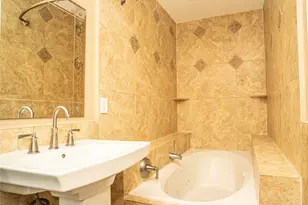 4833 Hummingbird St, Houston, TX 77035 - Photo 11