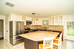 4833 Hummingbird St, Houston, TX 77035 - Photo 3