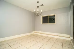 4833 Hummingbird St, Houston, TX 77035 - Photo 5