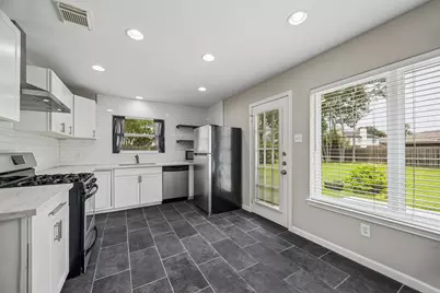 2414 Chelston Court, Sugar Land, TX 77478 - Photo 5