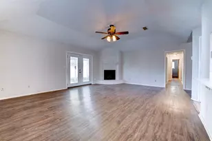 2810 Heritage Colony Dr, Webster, TX 77598 - Photo 11