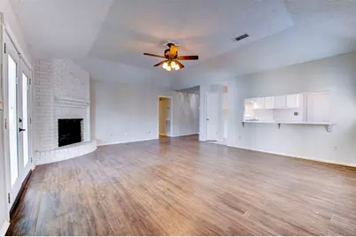 2810 Heritage Colony Drive, Webster, TX 77598 - Photo 9
