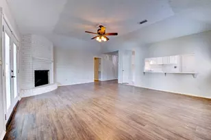 2810 Heritage Colony Dr, Webster, TX 77598 - Photo 9