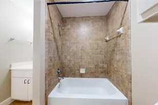 8715 Meadowcroft Dr, Houston, TX 77063 - Photo 11