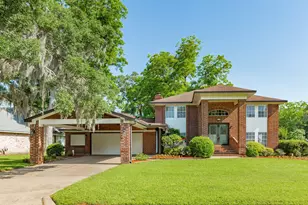 320 N Amherst Dr, West Columbia, TX 77486 - Photo 1
