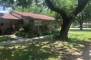 709 W Witt St, Wolfe City, TX 75496 - Photo 5