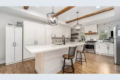 302 Brook Hollow Drive, Conroe, TX 77385 - Photo 9