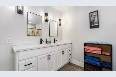 302 Brook Hollow Drive, Conroe, TX 77385 - Photo 15