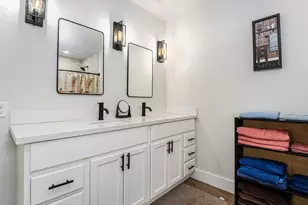 302 Brook Hollow Dr, Conroe, TX 77385 - Photo 15