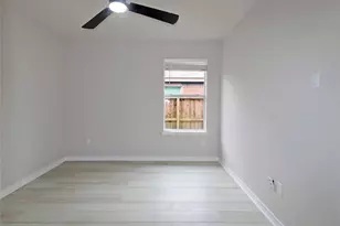 749 Grassy Knoll Ln, La Marque, TX 77568 - Photo 11