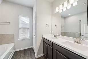 935 Golden Willow Ln, Conroe, TX 77304 - Photo 11