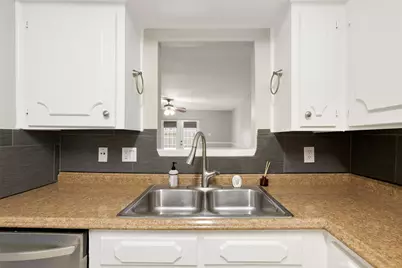5204 Arboles Drive #L, Houston, TX 77035 - Photo 13