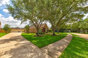 2901 Harvest Hill Dr, Friendswood, TX 77546 - Photo 1