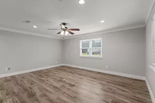 10848 Sandy Ln, Beaumont, TX 77705 - Photo 9