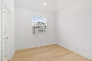 10607 Enclave Shadows Ct, Houston, TX 77043 - Photo 21