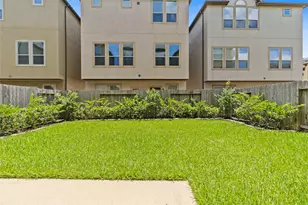10607 Enclave Shadows Ct, Houston, TX 77043 - Photo 13