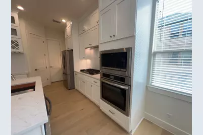 10607 Enclave Shadows Court, Houston, TX 77043 - Photo 7