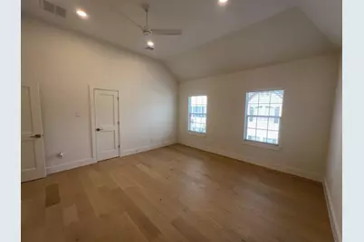 10607 Enclave Shadows Court, Houston, TX 77043 - Photo 9