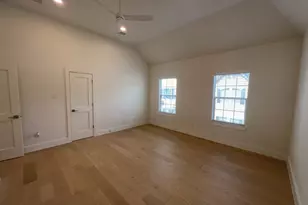 10607 Enclave Shadows Ct, Houston, TX 77043 - Photo 9