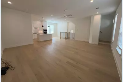 10607 Enclave Shadows Court, Houston, TX 77043 - Photo 15