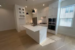 10607 Enclave Shadows Ct, Houston, TX 77043 - Photo 3