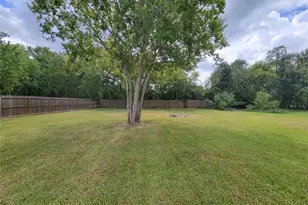 2605 W Dumble St, Alvin, TX 77511 - Photo 33