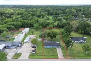 2605 W Dumble St, Alvin, TX 77511 - Photo 37