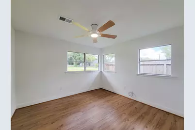 2605 W Dumble Street, Alvin, TX 77511 - Photo 27