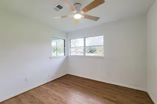 2605 W Dumble St, Alvin, TX 77511 - Photo 21