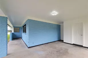 2605 W Dumble St, Alvin, TX 77511 - Photo 5