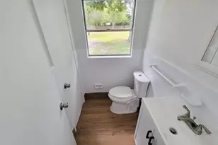 2605 W Dumble St, Alvin, TX 77511 - Photo 25