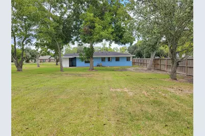 2605 W Dumble Street, Alvin, TX 77511 - Photo 47