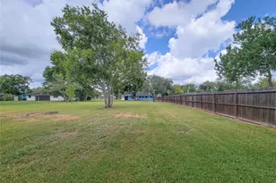 2605 W Dumble St, Alvin, TX 77511 - Photo 45